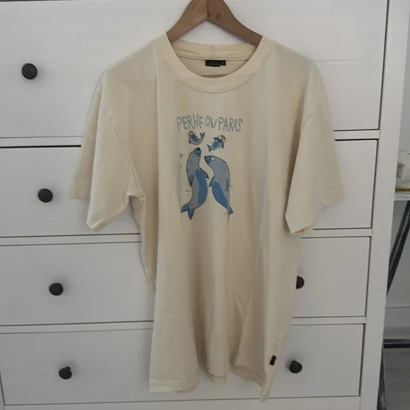 R Collection T Shirt with Blue Dolphin Print with ‘Family is the Best’ Sz XL - Picture 3 of 6